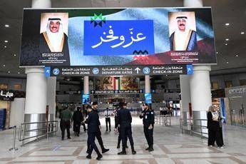 Iran, raid Usa sull’isola di Qeshm: Teheran colpisce aeroporto Kuwait, un morto e diversi feriti