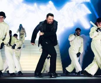 Tiziano Ferro incanta Milano, a San Siro il ritorno di un grande