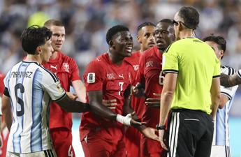 Argentina-Svizzera 3-1, caos e polemiche per l’espulsione di Embolo: perché il Var è intervenuto