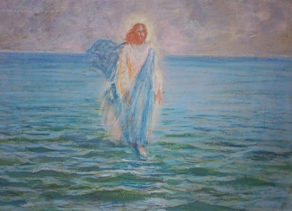 Disegno a pastello con la figura di Gesù al centro che cammina sulle acque, tra flutti versi e azzurri.