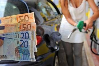 Benzina e diesel, prezzo continua a salire: quanto costano al litro, self e autostrada