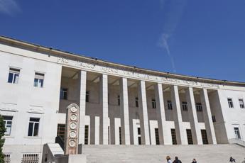 Bolzano, crollato il tetto del tribunale: un ferito lieve