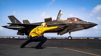 Iran, nuova ondata di raid Usa: 7 morti. Pasdaran attaccano base americana in Siria e Kuwait – Diretta