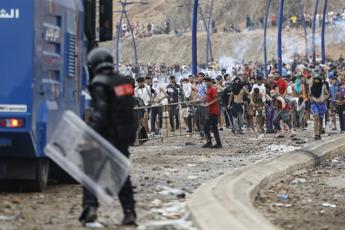 Italia sospende Schengen con Spagna: controlli nei porti e negli aeroporti. Meloni: “Sostegno a iniziative Ue per frontiere sicure”