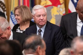 Morto il senatore Usa repubblicano Lindsey Graham, grande alleato di Trump. Il tycoon: “Persona straordinaria”
