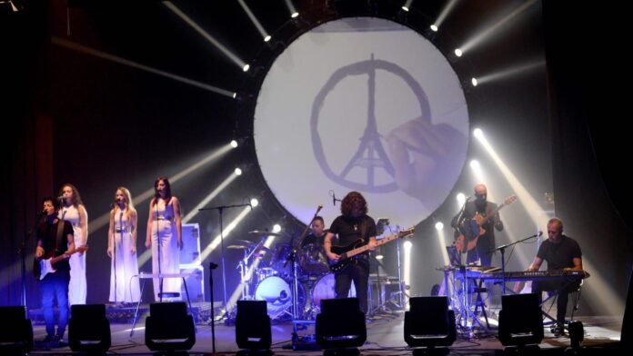 Pink Floyd Immersion in tour nei teatri di tutta Italia - Zetatielle Magazine - Foto1 pink floyd immersion - la band in azione sul palco