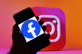 Problemi di accesso, Facebook e Instagram down