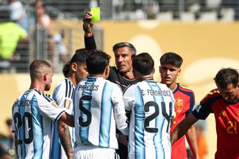 Spagna-Argentina, maxi rissa, infortuni e un rosso. E Messi prova a far espellere Cucurella