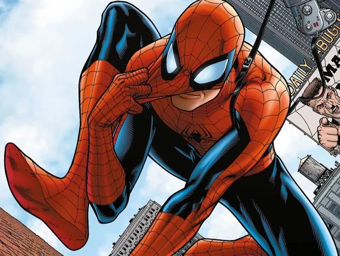 Spider-Man: Brand New Day - nella foto il fumetto dell'uomo ragno che indossa una tuta rossa con righe nere fatte a ragnatela, anche il volto è coperto da un passamontagna rosso a righe nere con la forma degli occhi nera e bianca allungata - l'uomoragno sta saltando mentre si toglie la maschera