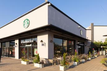 Starbucks® apre a Valmontone outlet e inaugura una nuova Coffee Experience