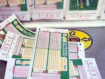 SuperEnalotto, numeri combinazione vincente oggi 18 luglio
