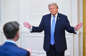 Trump rilancia sospetti su voto: “Cina interferì”. Ma le carte non provano manipolazioni
