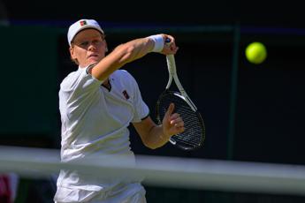 Wimbledon, Sinner regola Mochizuki in tre set e vola ai quarti
