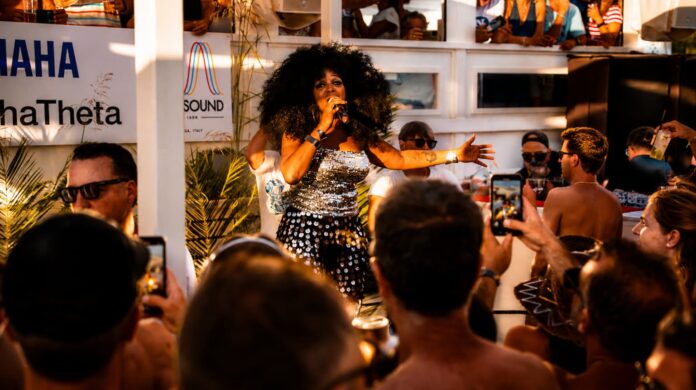 Barbara Tucker conquista Bazzano Beach grande successo a Sperlonga - Zetatielle Magazine - foto 7 barbara tucker in concerto al bazzano beach di sperlonga