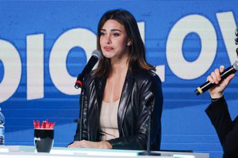 Belen, le foto di Luna Marì diventano un caso: la polemica sullo ‘sharenting’