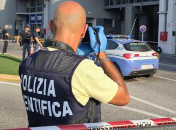 Brescia, accoltellata dall’ex marito davanti al figlio fuori da un centro commerciale