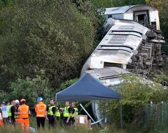 Deraglia treno nell’East Sussex: 11 feriti, due sono gravi