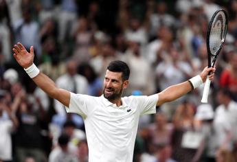 Djokovic entra in campo, l’annuncio agli Us Open: “È il Goat”