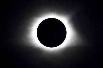Eclissi, ecco dove si vedrà meglio in Italia e con il buio lo spettacolo delle ‘stelle cadenti’