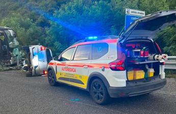 Incidente sulla Rieti-Terni, scontro frontale tra un pullman e un camper: 6 morti e 34 feriti