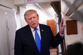 Iran, l’annuncio di Trump: “Al via nuovi negoziati”. Teheran: “Al momento non sono in corso colloqui con Usa”