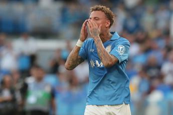 Lang cade in area e Allegri chiede rigore: proteste in Napoli-Como