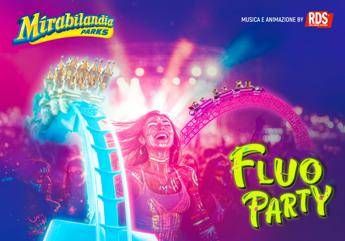 Mirabilandia si accende con il ‘Fluo Party’ insieme a Rds, per vivere la notte più luminosa dell’estate