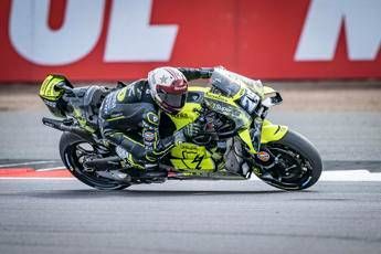 MotoGp, Fernandez vince il Gp di Silverstone davanti a Martin e Bezzecchi – Rivivi la gara
