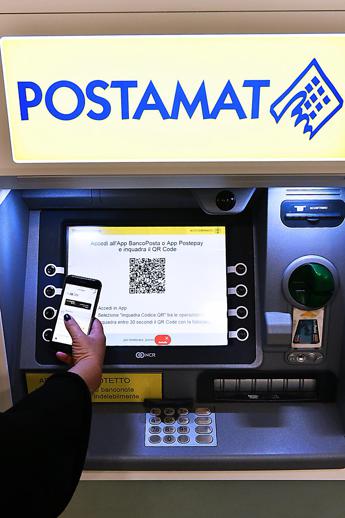 Poste Italiane amplia la rete Postamat, 431 nuove installazioni in primo semestre 2026