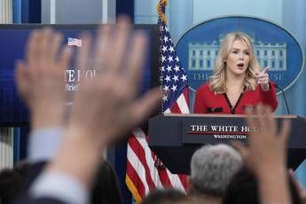 Trump, la portavoce Karoline Leavitt lascia l’incarico. Il presidente: “La capisco”