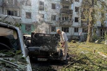 Ucraina, drone russo su treno: 2 morti a Odessa. Onu: “A luglio numero record di vittime civili”