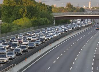 Weekend da bollino rosso, oltre 24 milioni di veicoli sulle strade fino a domani