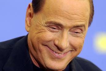 Berlusconi ‘Il principe azzurro’, l’idea di un maxi show in stile Broadway: “Vorrei fare un musical sulla mia vita”