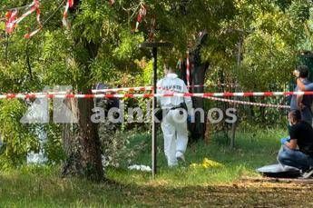 Roma, trovato cadavere in un parco: sul corpo ferite da arma da taglio