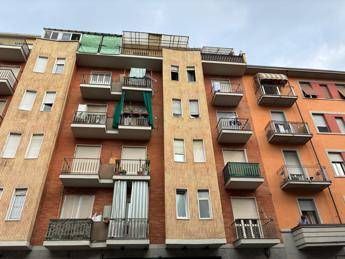 Torino, cadavere di un uomo trovato in un appartamento in periferia: ipotesi omicidio