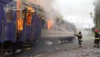 Ucraina, attacco russo al confine con la Polonia. Cremlino: “Possibile ripresa colloqui a ottobre”